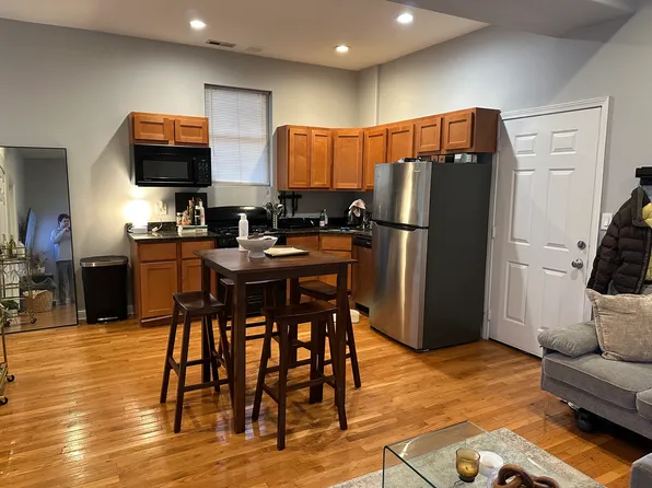 2347 W Thomas St APT 1R, Chicago, IL 60622