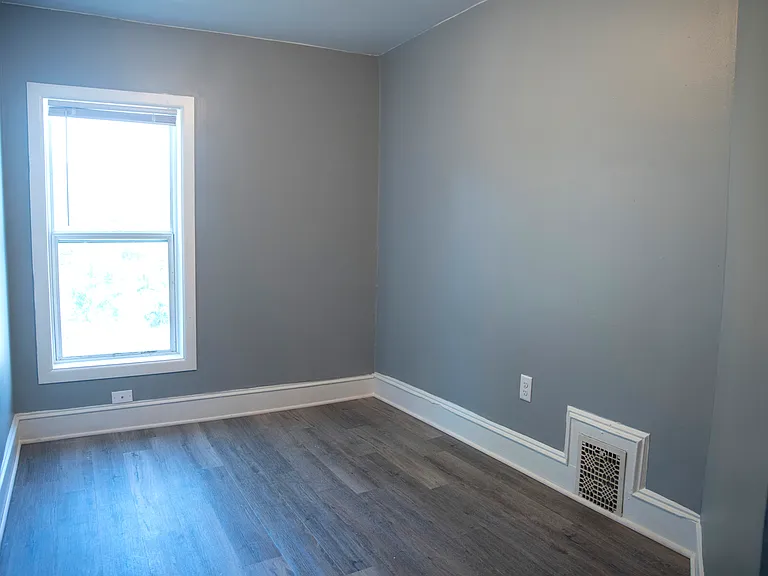 1203 S Farwell St — Photo 13