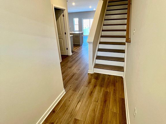 2nd image of 28 Shamrock Cir