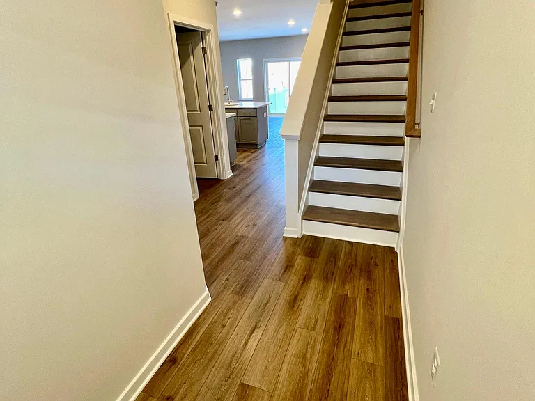 28 Shamrock Cir — Photo 2