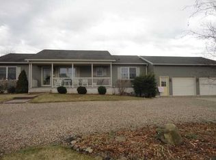 17 Blueberry Ln, Grove City, PA 16127