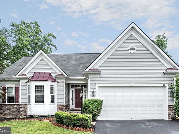 3rd image of 31 Iris Ln