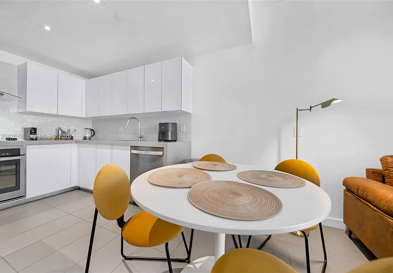 Canvas Condo — Photo 3