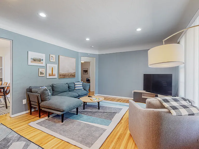 837 Adams St NE — Photo 10
