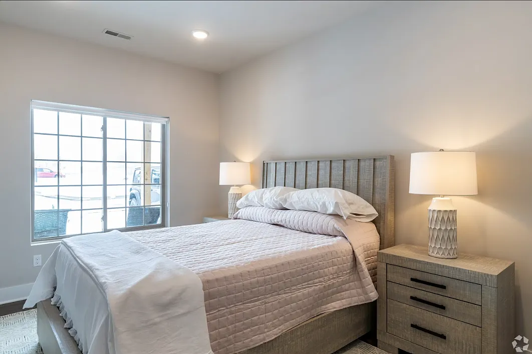 Barrington Square Luxury Apartments — Photo 3
