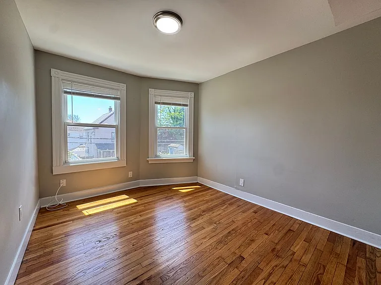 35 Dana St — Photo 9