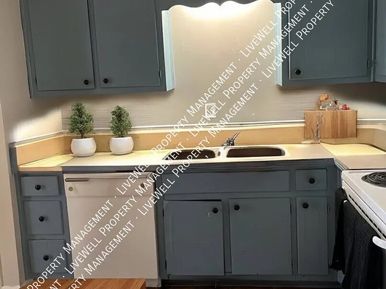 1125 Grand Blvd — Photo 2