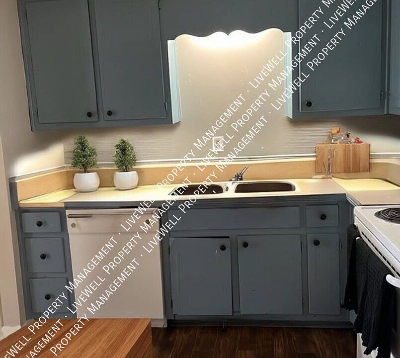2nd image of 1125 Grand Blvd