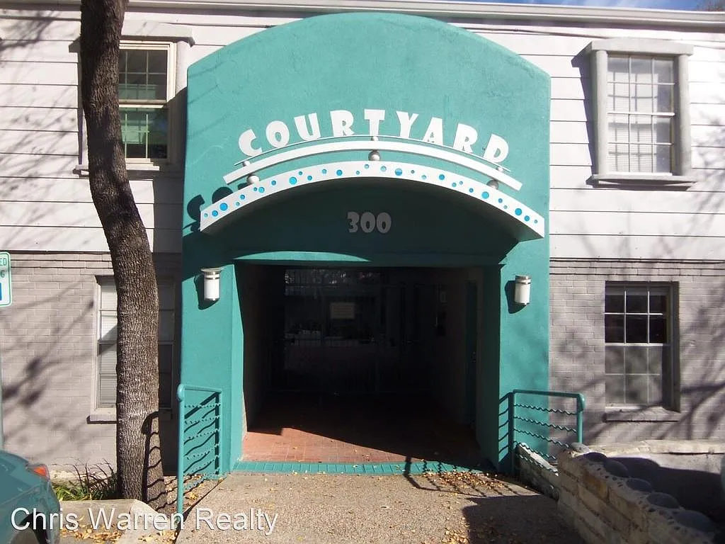 300 Crockett St — Photo 2