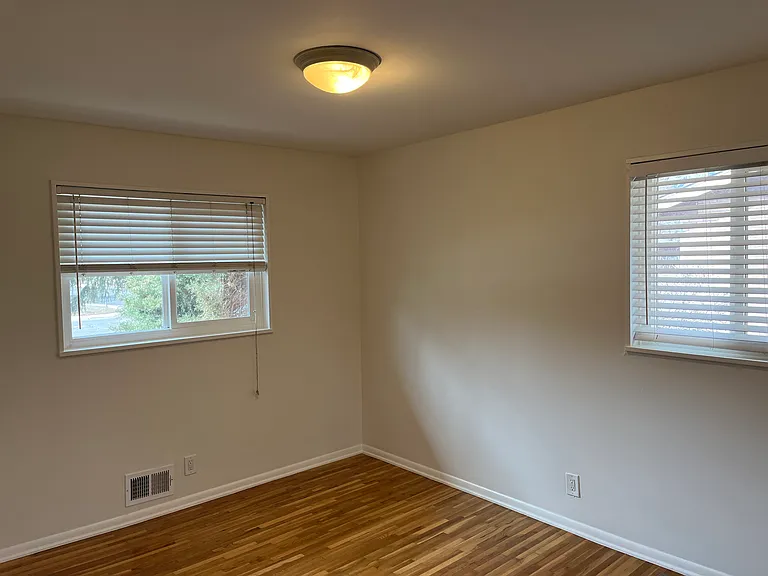 3605 Martin Dr — Photo 34