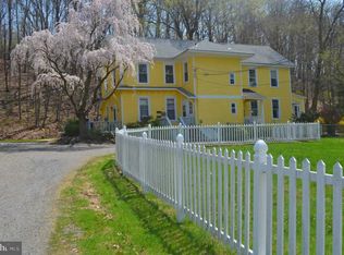 13 Arch St, Glen Gardner, NJ 08826