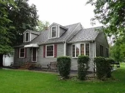 301 Carter Ave photo 1