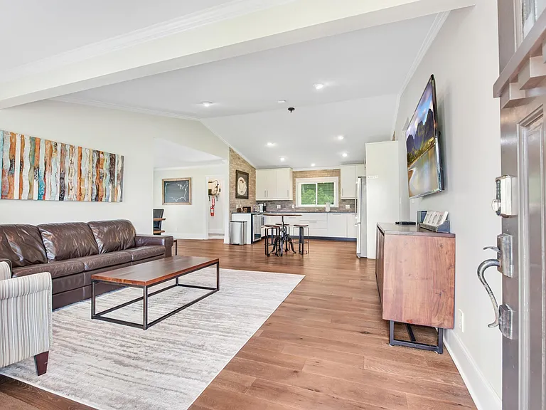 2146 Old Alpharetta Rd — Photo 2