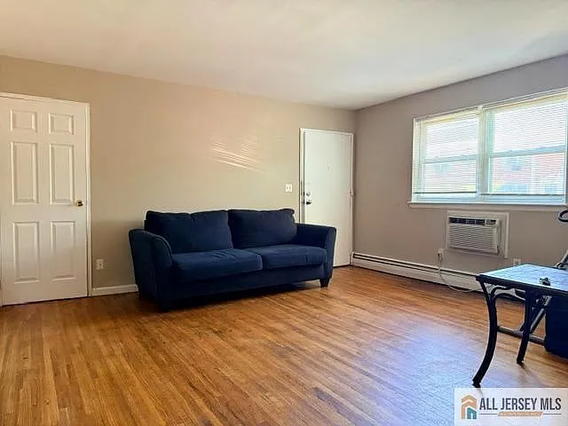 2 bed, 1.0 bath, $2,100 — Photo 3