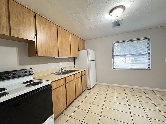 5th image of 2314 Weber St