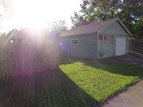5th image of 2115 Douglas St