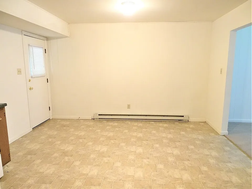 Kitchen & Dining Area