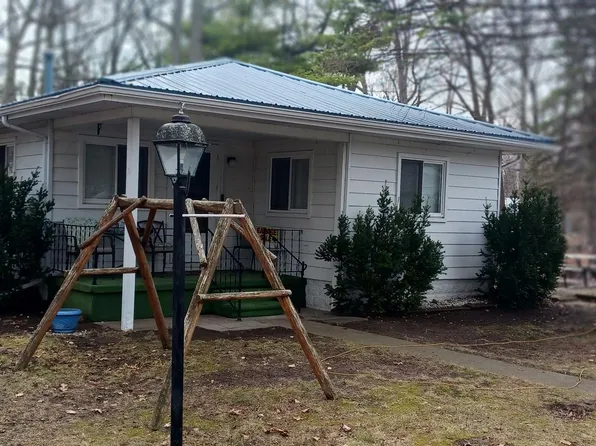 4827 Lori Lu Dr, Caseville, MI 48725