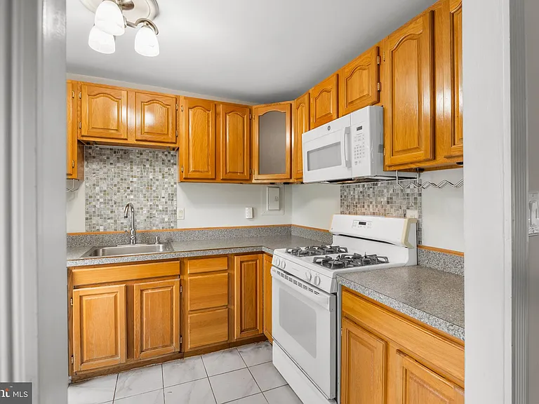 6034 Westchester Park Dr #1 — Photo 9