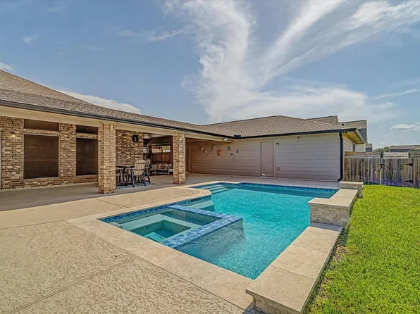 2110 Yarnell Rd, Dickinson, TX 77539