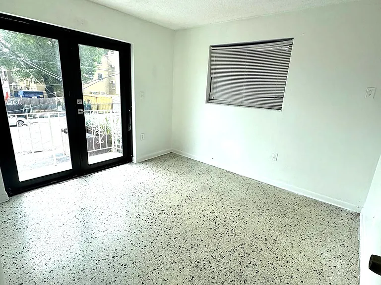 430 NW 9th Ave #3 — Photo 14