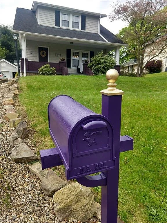 537 Hill St photo 1