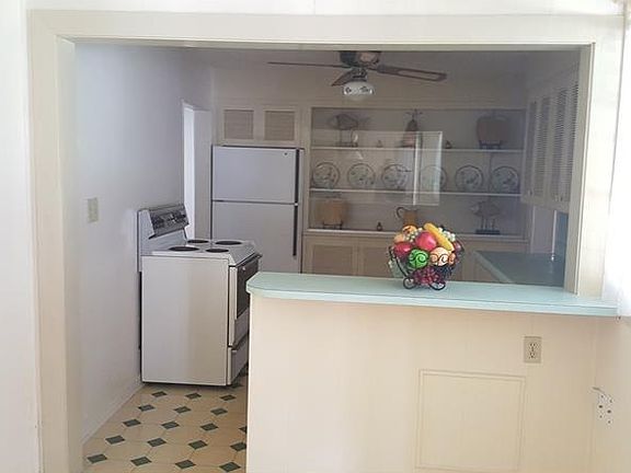 2nd image of 520 Brooks Ct