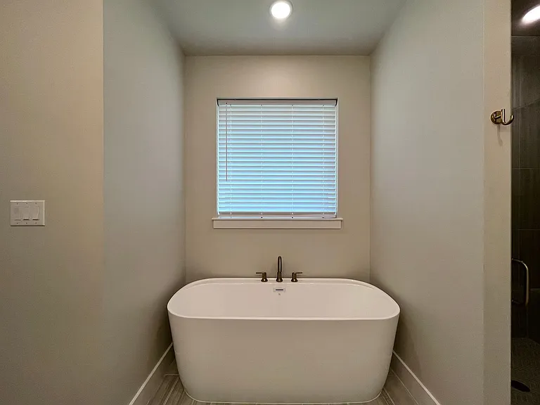 7123 Alexander Dr — Photo 28