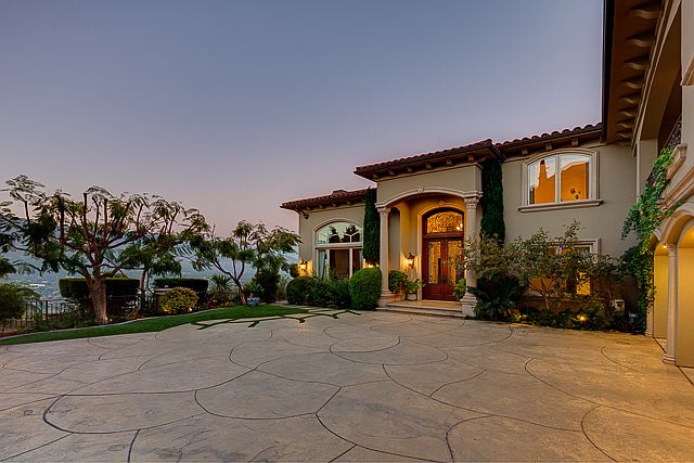 1st image of 1527 Glen Oaks Blvd
