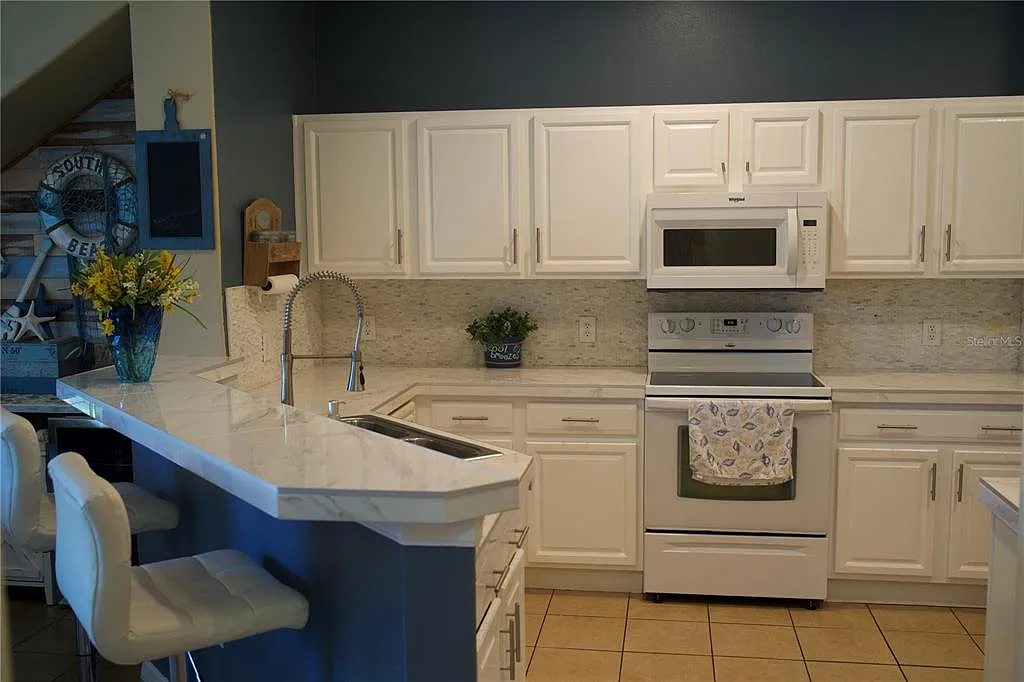 3 bed, 2.5 bath, 1832 sqft, $2,100 — Photo 4