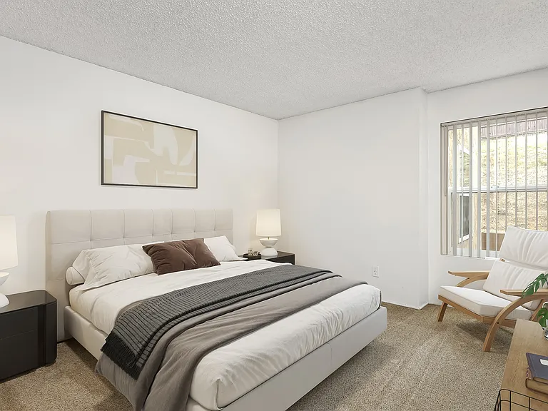Woodland Hills Apartments — Photo 10