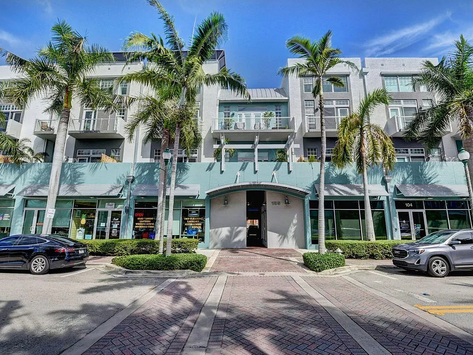 185 NE 4th Ave #204