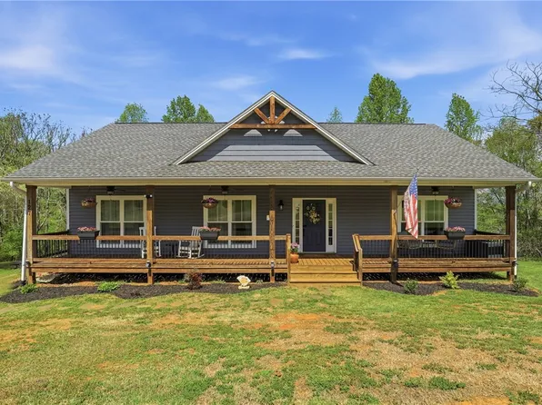 127 Clark Ln, Easley, SC 29640