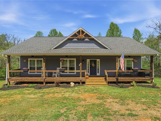 127 Clark Ln, Easley, SC 29640