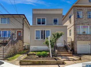 24 W 54th St, Bayonne, NJ 07002