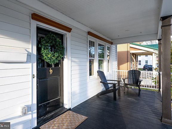 3rd image of 108 Delaware Ave