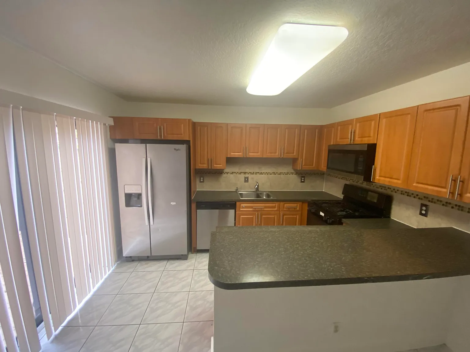 2 bed, 2.5 bath, 1328 sqft, $2,000 — Photo 2