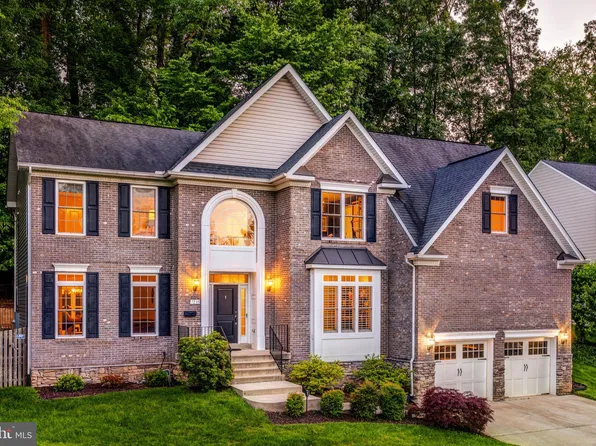 7235 Woodley Pl, Falls Church, VA 22046