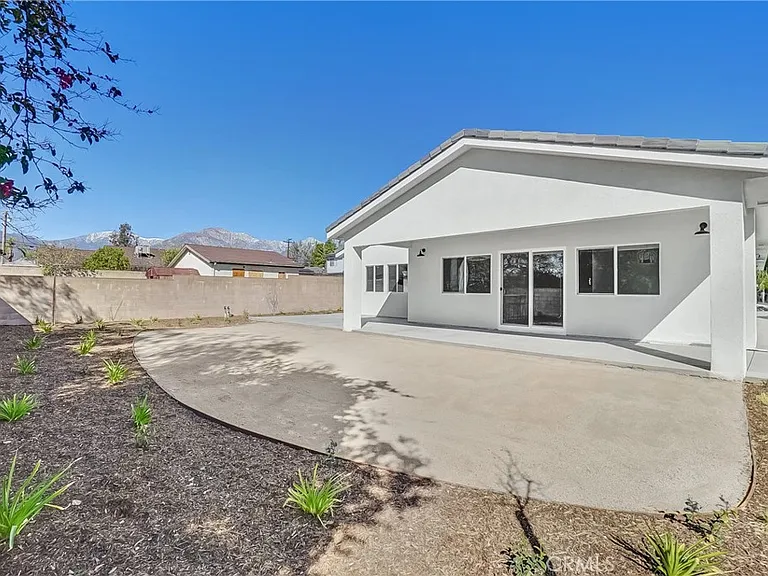 451 Hervey Ave — Photo 13