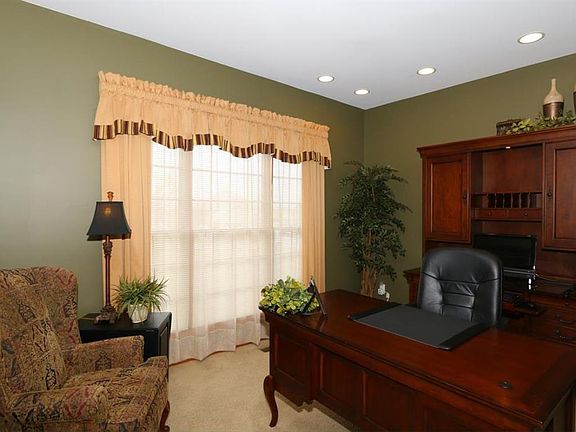 5th image of 110 Windsor Ct