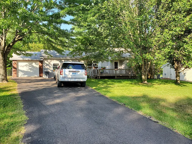 1709 Oak Hill Dr — Photo 2