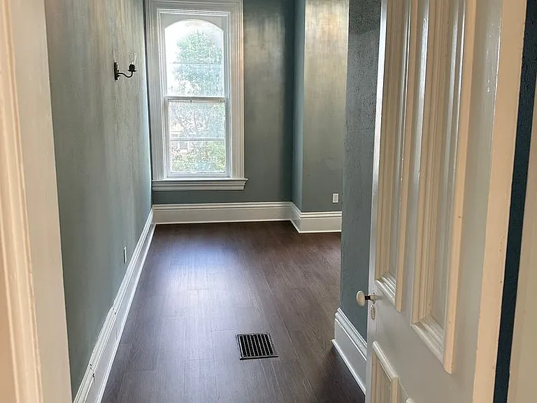 413 E Illinois Ave — Photo 6