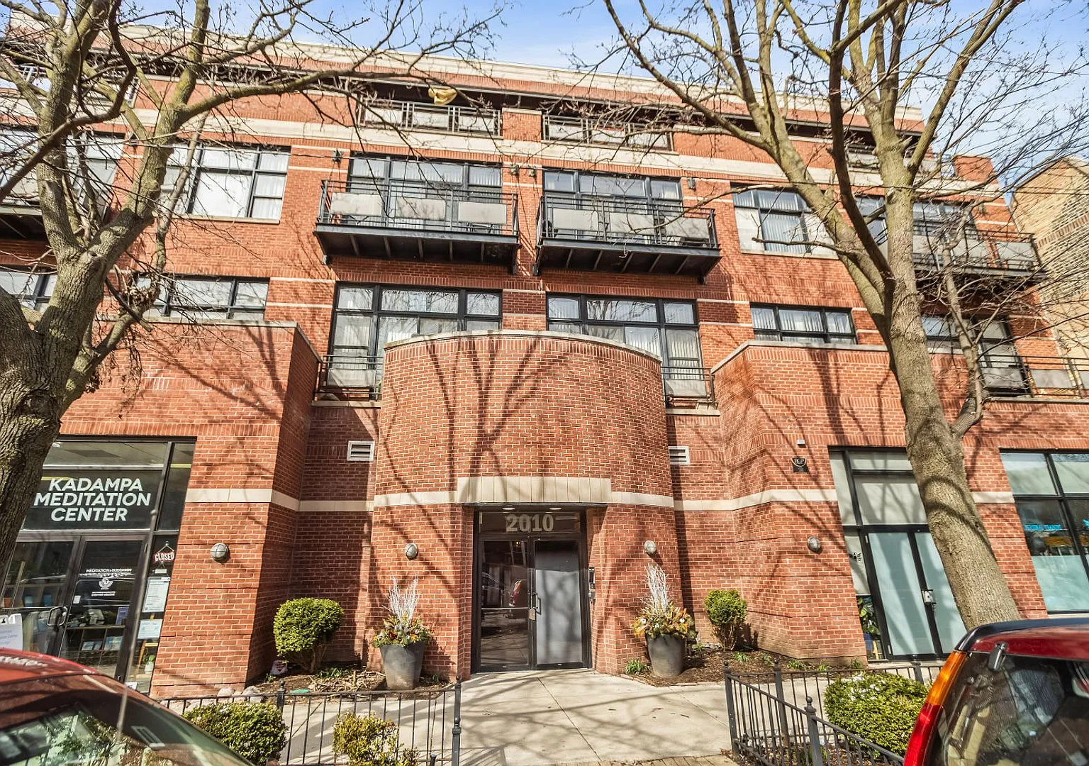 1542 N Damen/2010 W Pierce — Photo 2