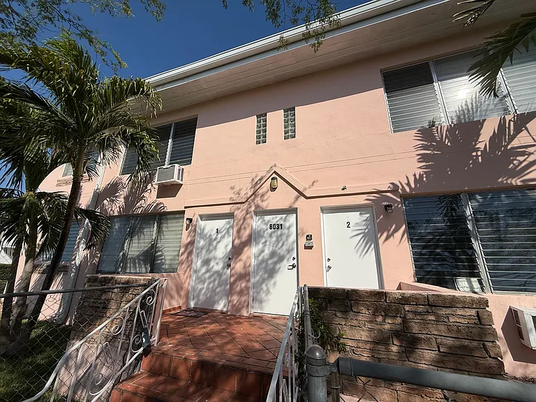 8031 Hawthorne Ave #1 — Photo 4