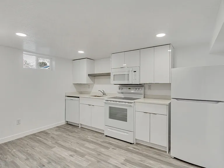 235 N 800 E — Photo 8
