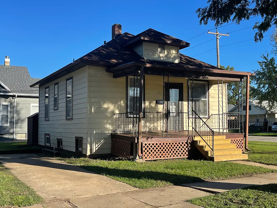 200 N Columbia Ave #1