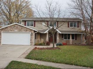 1225 Dover Ln, Elk Grove Village, IL 60007