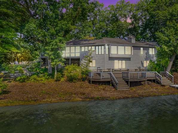 1100 E Crooked Lake Dr, Kalamazoo, MI 49009