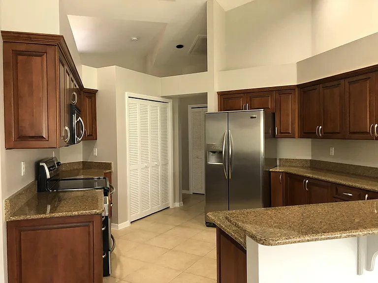 8223 Breton Cir — Photo 6