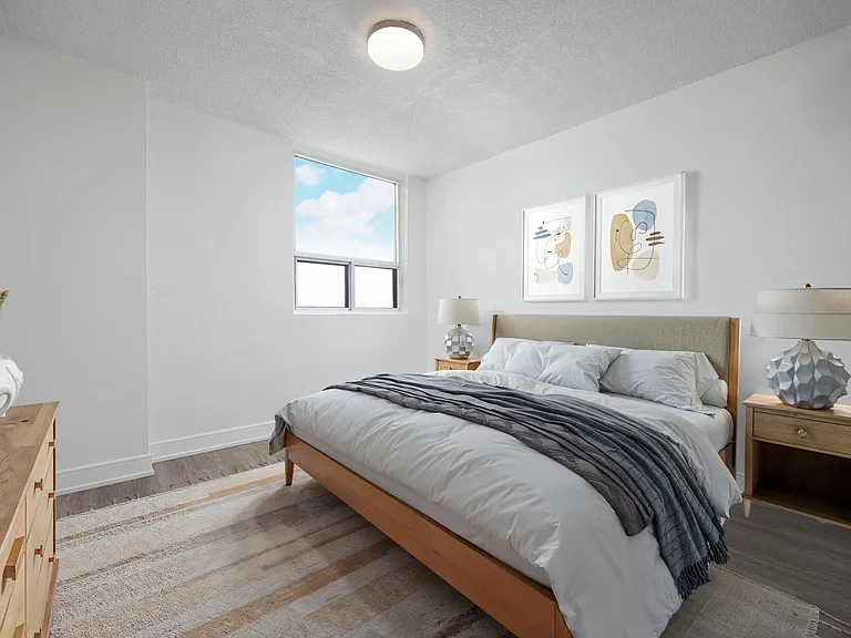 3122 Hurontario St — Photo 16